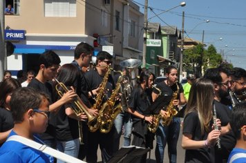 DESFILE CÍVIVO