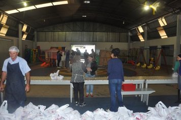 Foto - Feijoada beneficente em prol da creche Santa Rita de Cássia