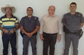 CAPITÃO E SARGENTO DA POLÍCIA MILITAR VISITAM PREFEITO PARA TRATAR DE ASSUNTO SOBRE A FESTA DO PEÃO