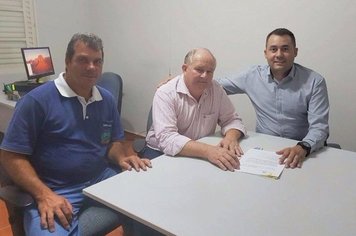 PREFEITO JAIR CARNIATO E VEREADOR GERALDO PARTICIPAM DE REUNIÃO EM ITAPEVA NA BUSCA DE RECURSOS PARA A REFORMA DA RODOVIÁRIA