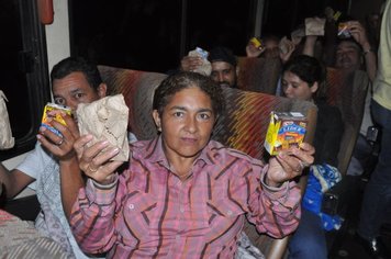 LANCHES SÃO DISTRIBUÍDOS AOS PACIENTES QUE VIAJAM AOS HOSPITAIS DA REGIÃO