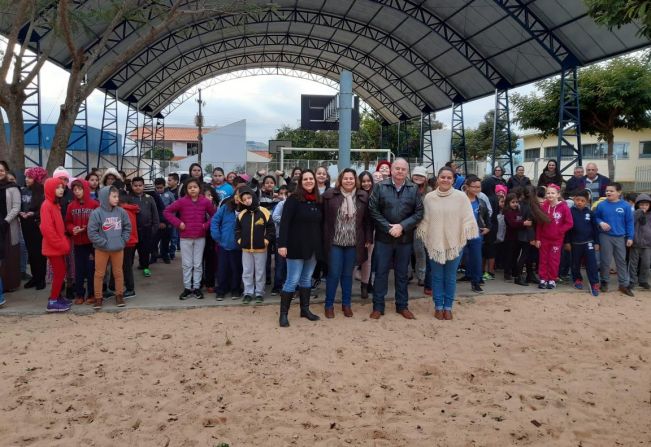 PREFEITO JAIR PARTICIPA DA REINAUGURAÇÃO DO PARQUINHO DA ESCOLA MUNICIPAL PADRE GIOVANNI FERRETI