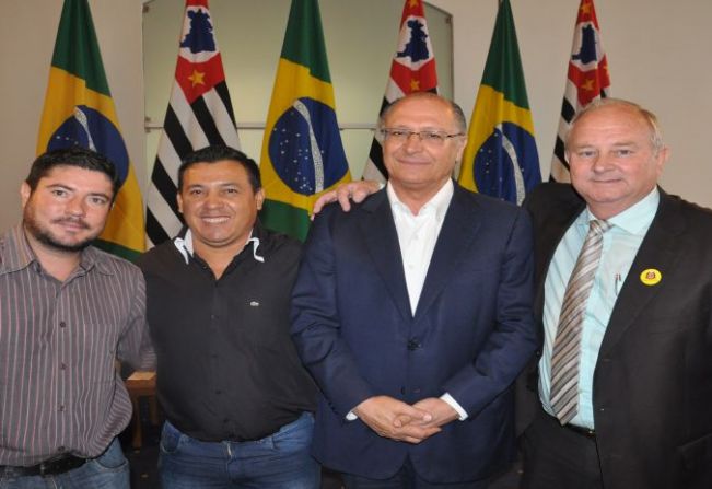 Prefeito Jair com Geraldo Alckmin assina convênio de R$250 mil