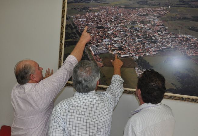 EQUIPE DA SABESP DE ITAPETININGA VISITAM PREFEITO JAIR PARA TRATAR DE ASSUNTOS DO ESGOTAMENTO SANITÁRIO DA NOVA ESCOLA E BAIRROS DO MUNICÍPIO 