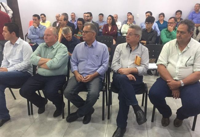 PREFEITO JAIR PARTICIPA DA INAUGURAÇÃO DA NOVA SEDE DA AMVAPA EM PIRAJU E TEM ENCONTRO COM PRESIDENTE DA CDHU EM MANDURI 