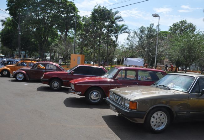 2° ENCONTRO DE CARROS ANTIGOS ACONTECE EM TAGUAÍ