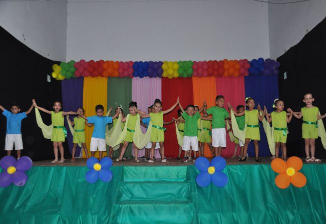 FORMATURA DAS ESCOLAS INFANTIS ACONTECEM EM TAGUAÍ 