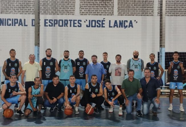 Instalação da tabela de basquete no Ginásio de Esportes José Lança